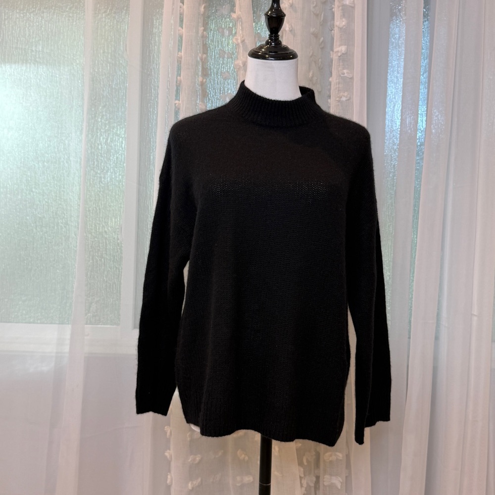 Bloomingdale's Cahmere Black Mock Turtleneck Sweater